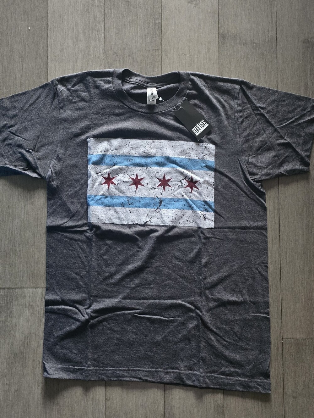 New CHICAGO ILLINOIS T SHIRT.  SIZE MENS MEDIUM
